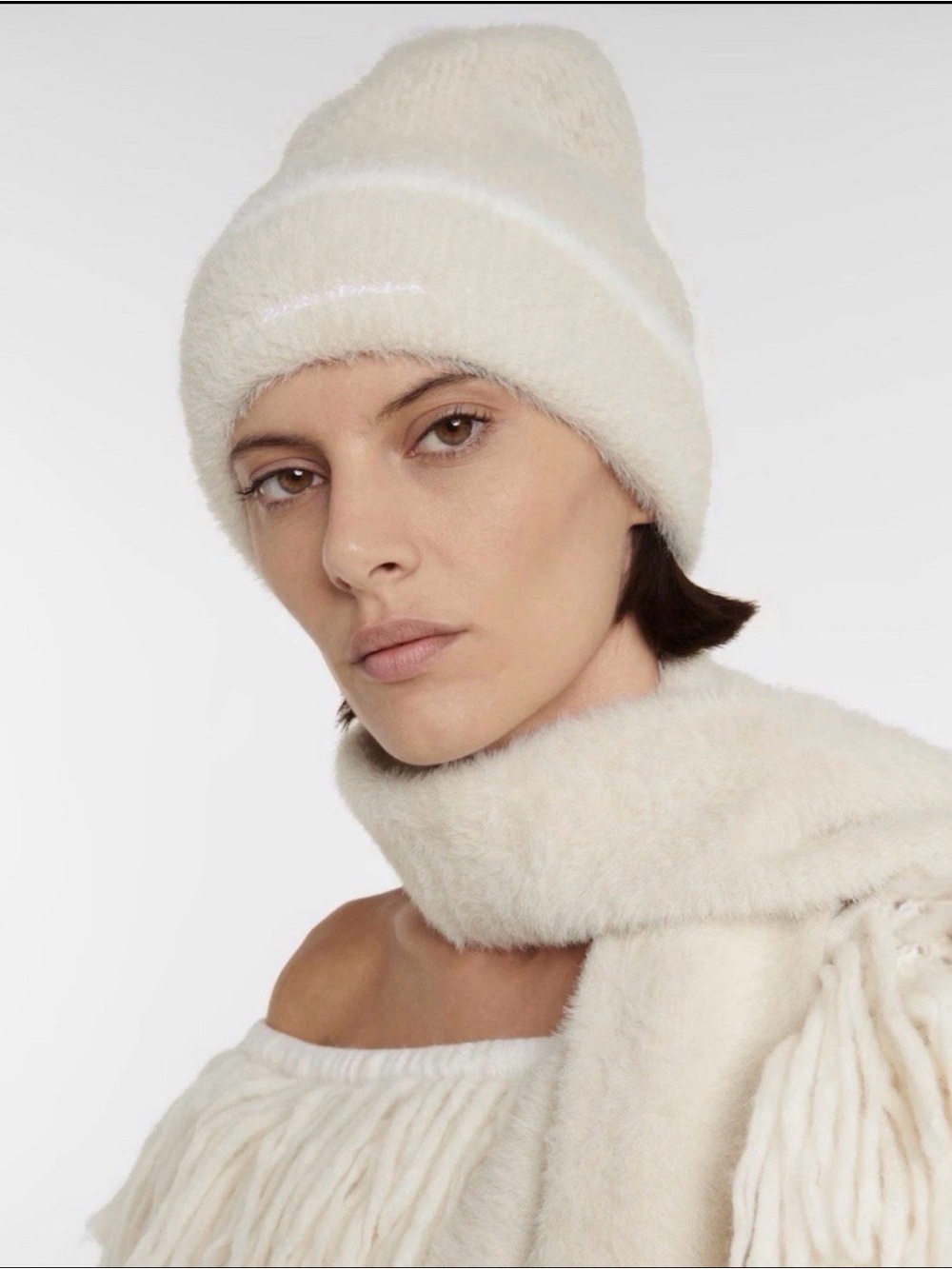 NWT JACQUEMUS Le Bonnet
Hairy Beanie